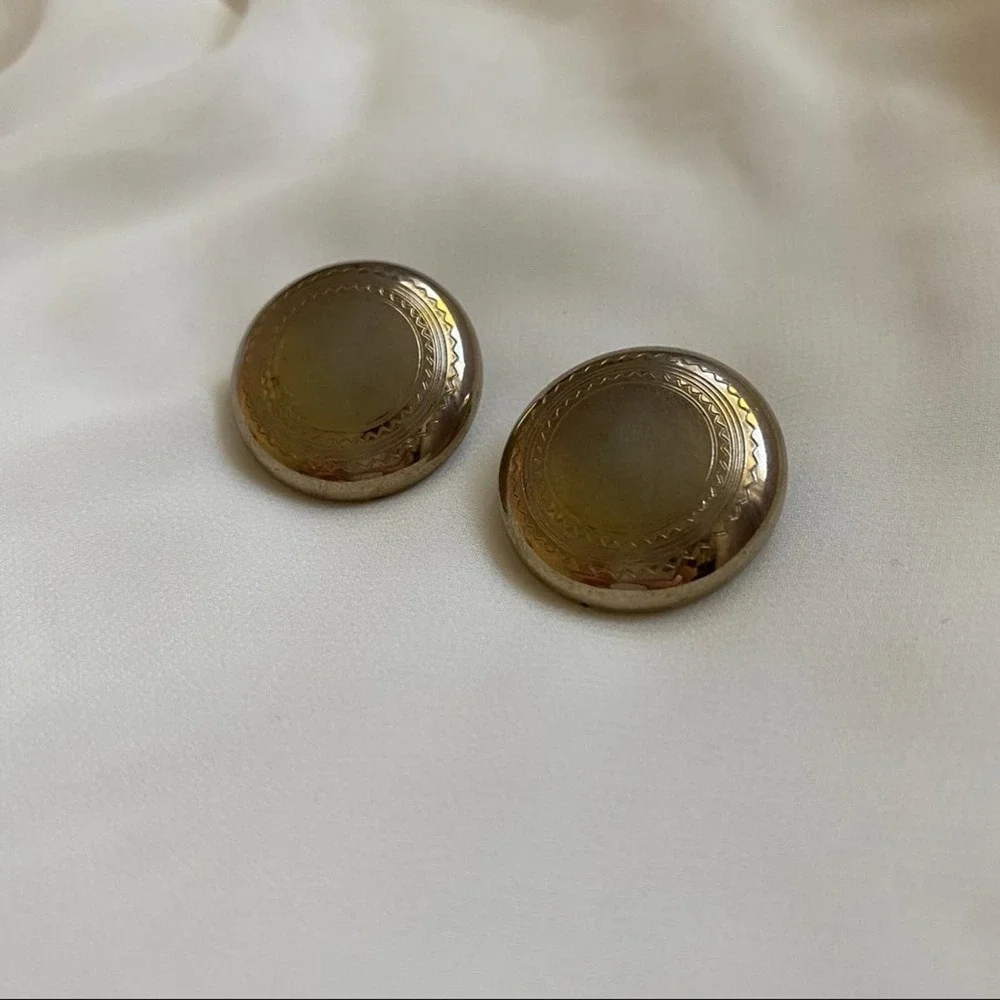 VTG Silver Aztec Etched Round Clip Earrings